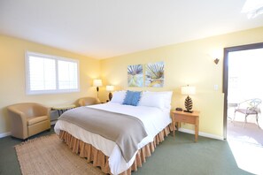 Design Room, 1 King Bed, Refrigerator & Microwave