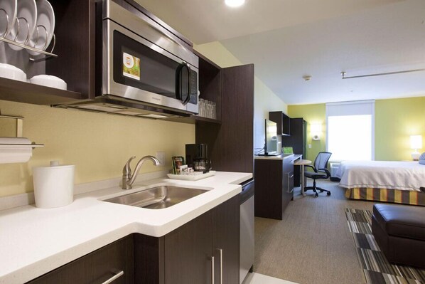 Suite, 1 King Bed, Accessible (Hearing) | Private kitchenette
