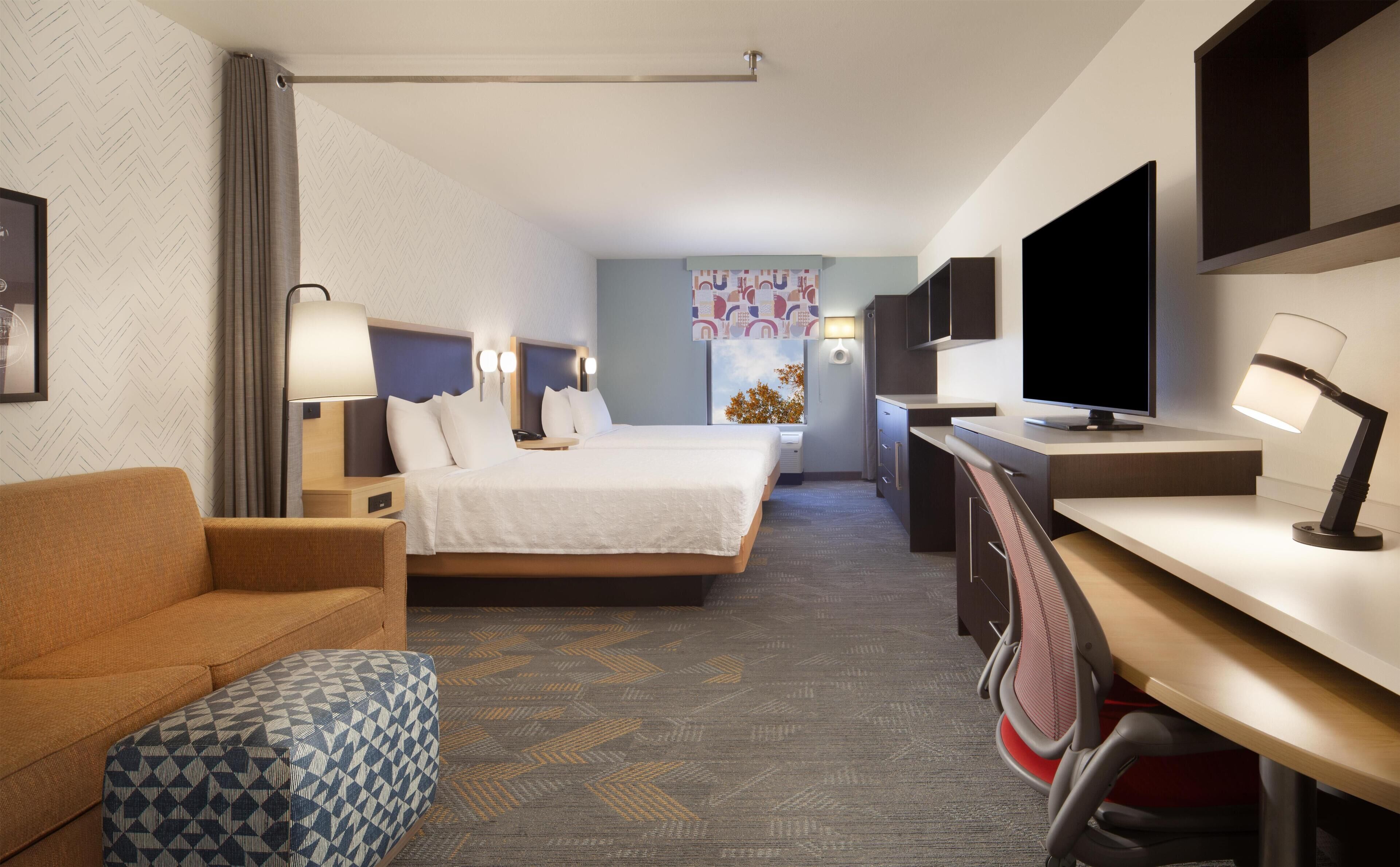 Studio, 2 Queen Beds, Non Smoking | Living area