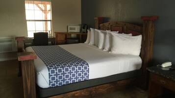 Premium Suite, 1 King Bed | Egyptian cotton sheets, premium bedding, desk, iron/ironing board