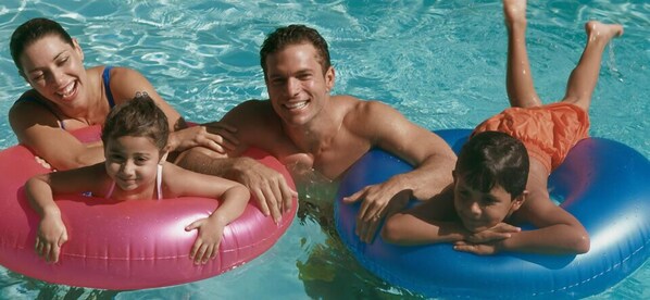 Seasonal outdoor pool - Four Horseman Travel Lodge (Pilot Point)