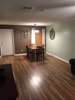Executive Suite, 1 Bedroom, Kitchen | In-room dining - Four Horseman Travel Lodge (Pilot Point)
