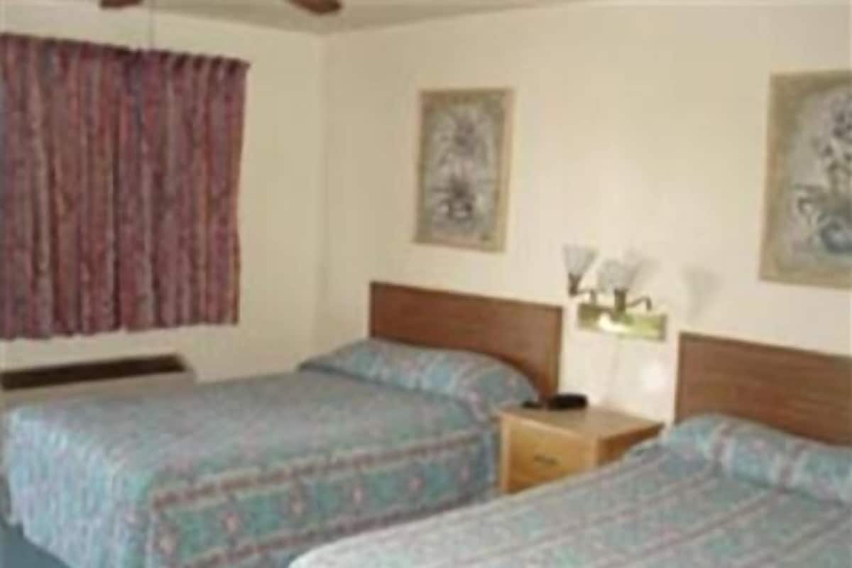 Studio, 2 Queen Beds, Kitchenette