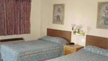 Studio, 2 Queen Beds, Kitchenette | Free WiFi, bed sheets