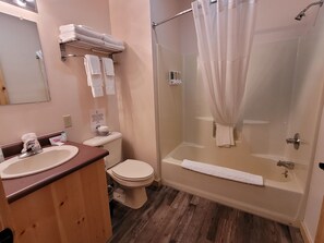 Set di cortesia gratuito, asciugacapelli, asciugamani