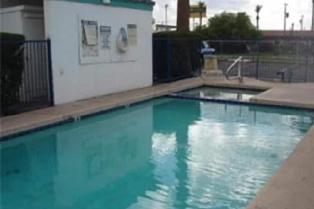 Colonade Motel