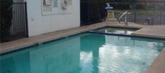 Colonade Motel