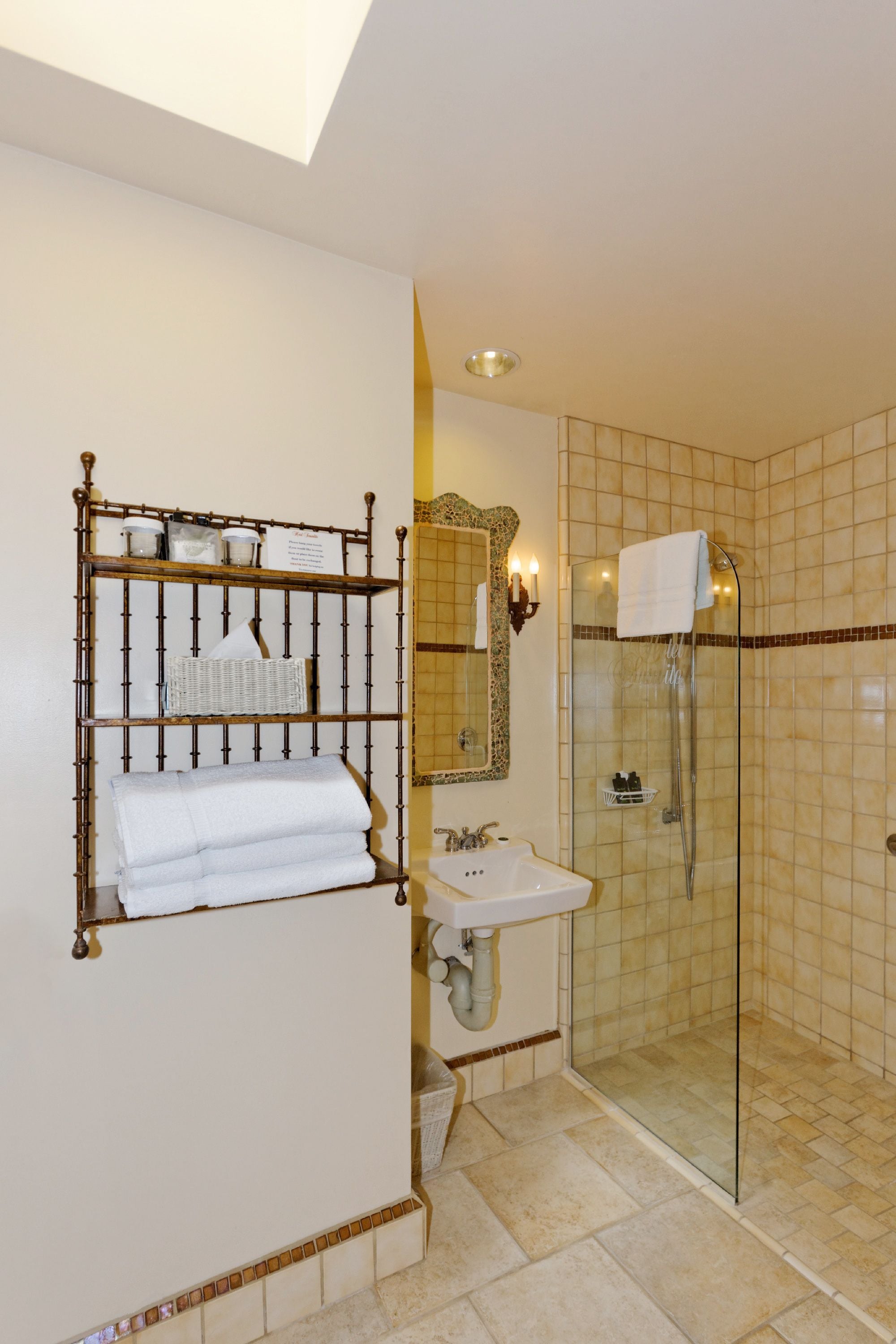 sausalito suite ada 201 | bathroom | shower, free toiletries, hair dryer, towels