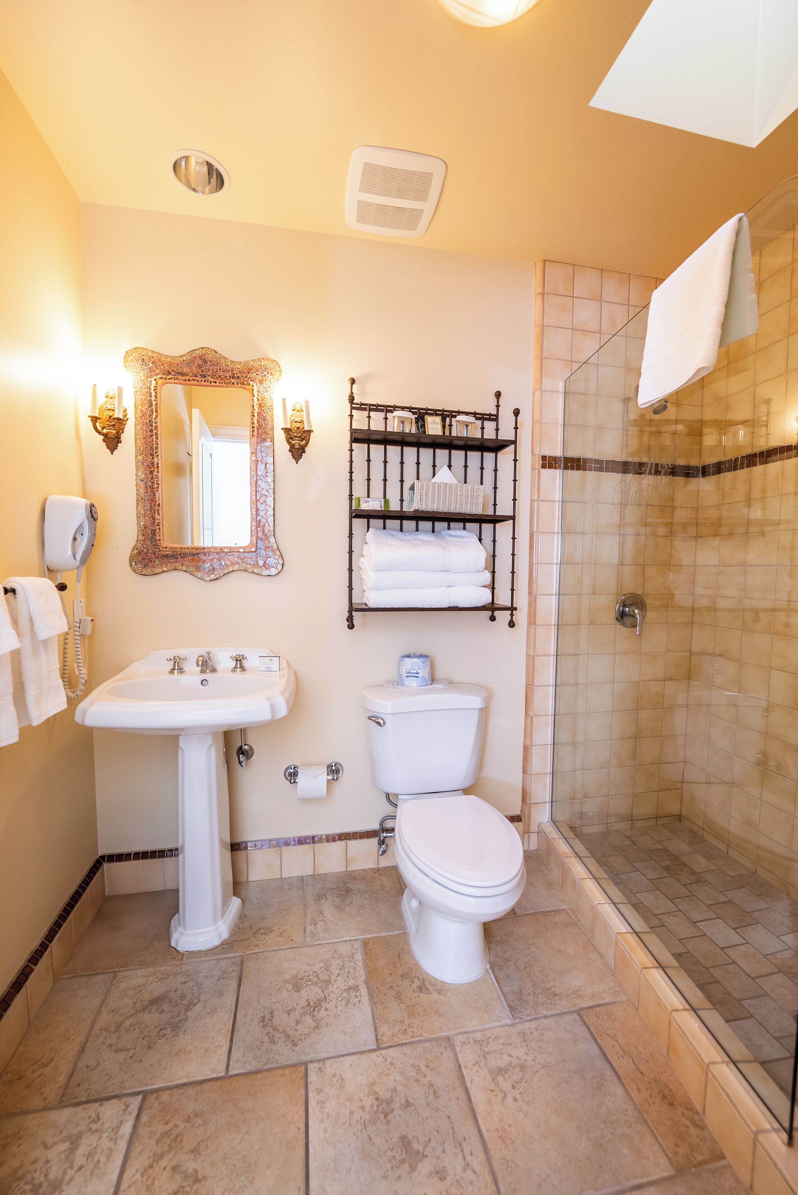 queen standard 213 | free wifi, bed sheets