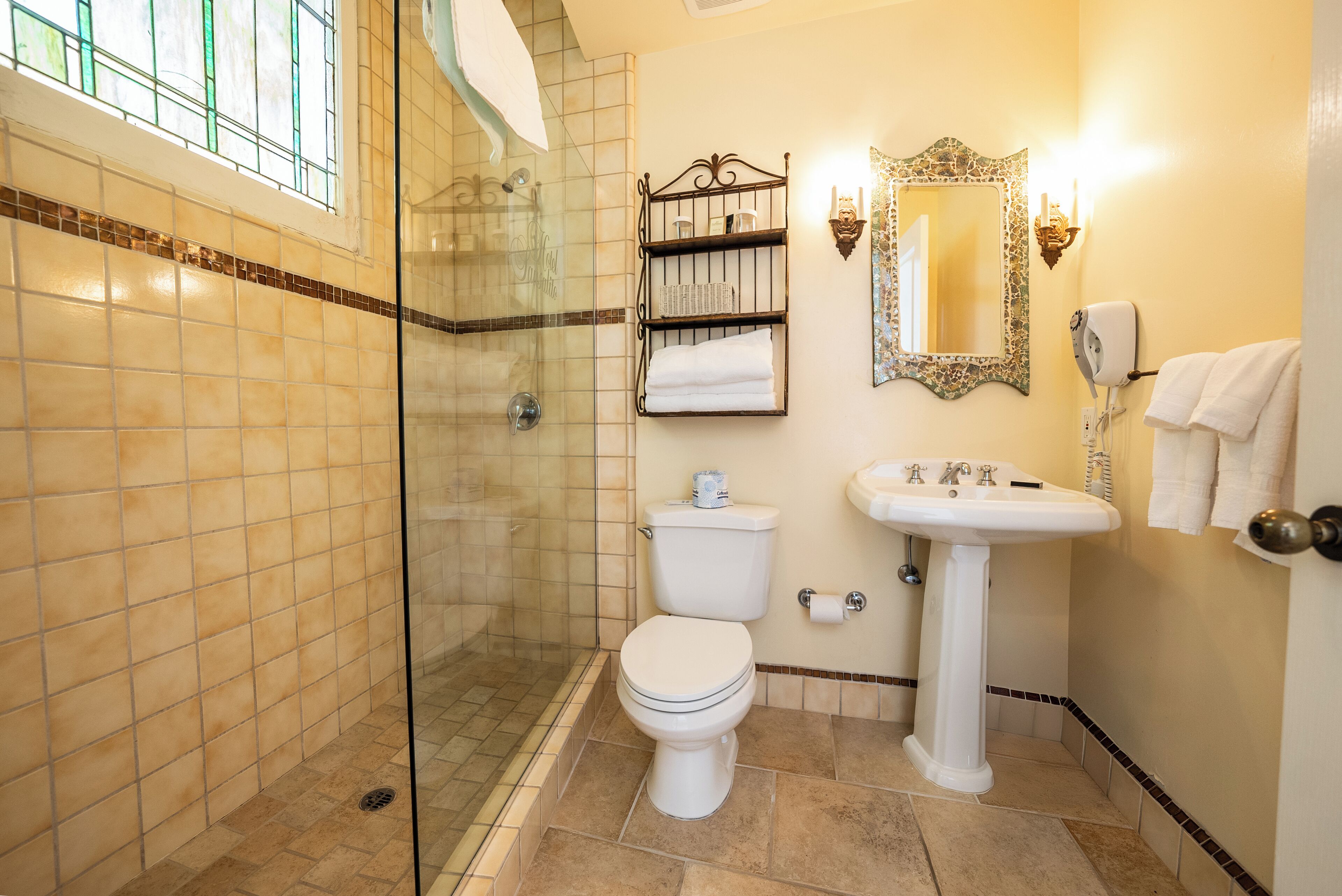 king with park view 211 | bathroom | shower, free toiletries, hair dryer, towels