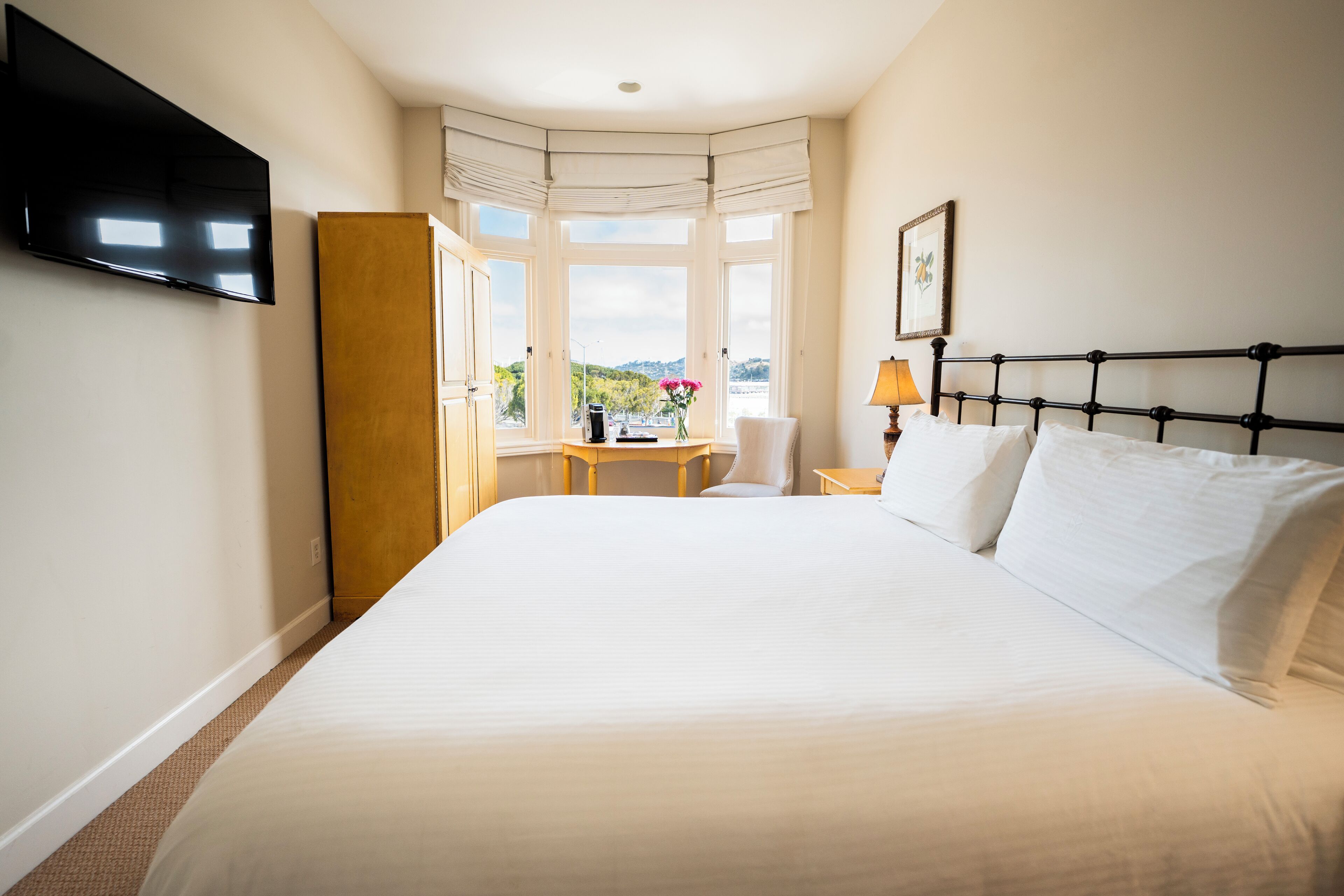 king with park view 212 | free wifi, bed sheets