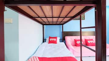 Suite familiar | Escritorio, insonorización, wifi gratis y ropa de cama