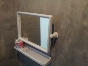 Standard Double Room (Fan) | Bathroom | Shower, free toiletries, towels - Hello Me Me Bungalow (Ko Lanta)