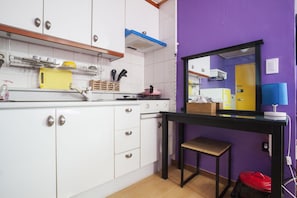 Familienzimmer, Flussblick (for 4 persons) | Schallisolierte Zimmer, kostenloses WLAN