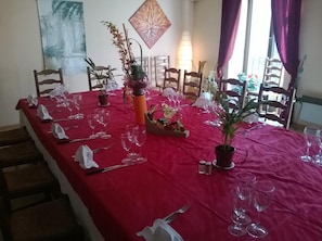 Lunch and dinner served