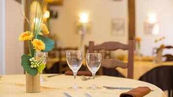 Lunch and dinner served, French cuisine