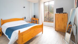 Standaard tweepersoonskamer | Een bureau, gratis wifi
