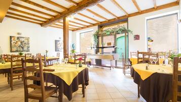 S'hi serveixen dinars, sopars i plats de cuina francesa