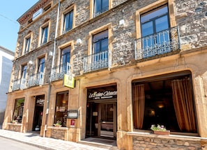 Front of property - Hotel Le Saint Clément (Saint-Clement-sur-Valsonne)
