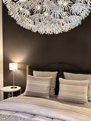 Quarto casal standard | Roupas de cama premium, edredons de pluma, cofres nos quartos