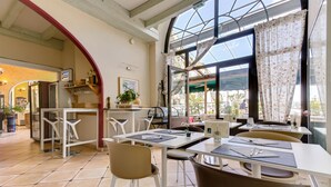 Breakfast for a fee - Hôtel de la Citadelle (Sisteron)