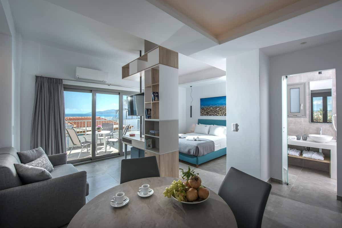 Suite | 1 slaapkamer, een kluis op de kamer, individueel gedecoreerd
