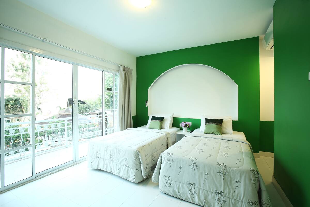Rollaway beds, free WiFi
