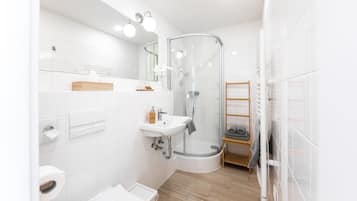 Shower, free toiletries, towels, soap