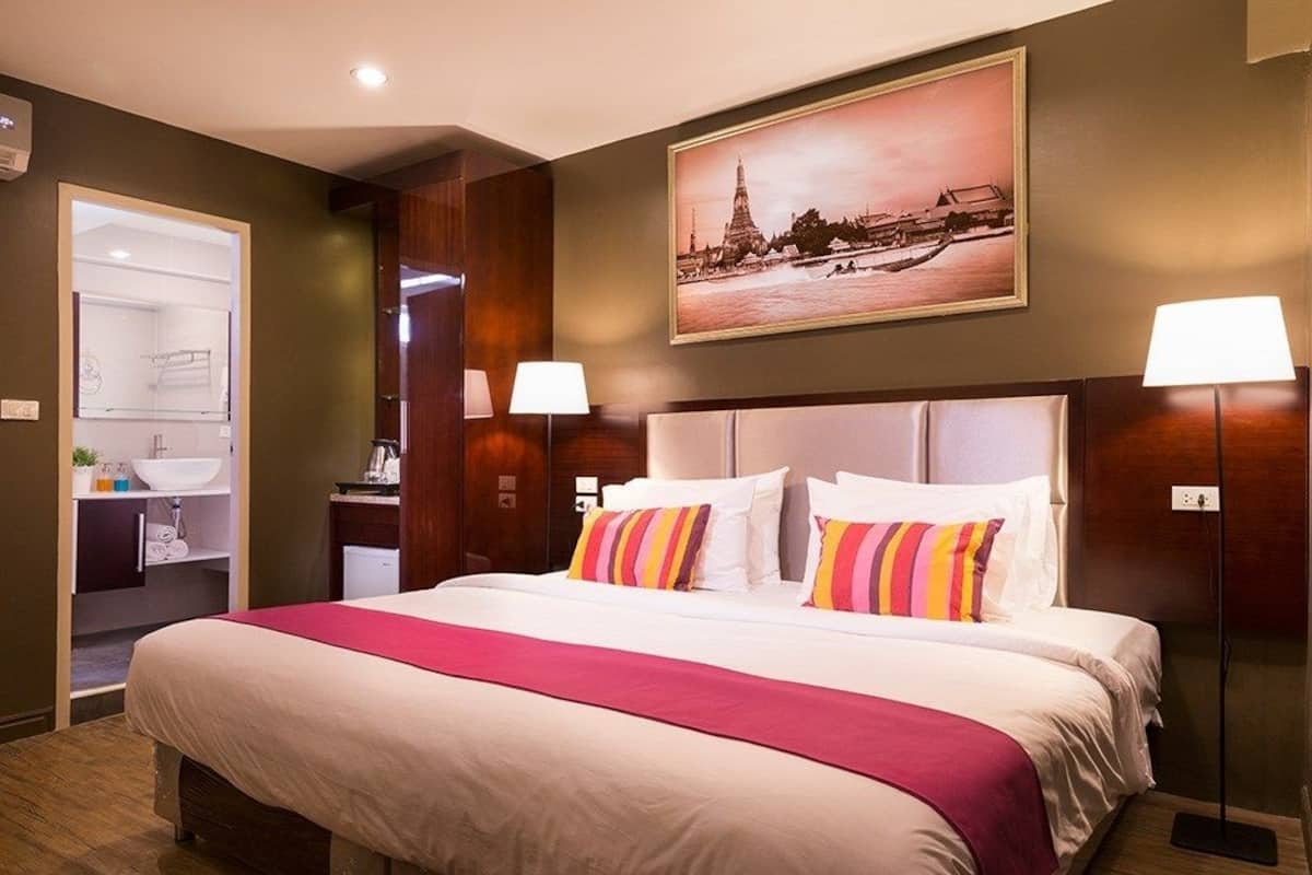 Superior Room | Desk, blackout drapes, free WiFi, bed sheets