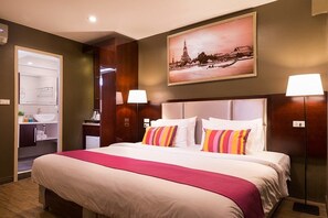 Superior Room | Desk, blackout drapes, free WiFi, bed sheets - Ratchada Point Hotel (Bangkok)