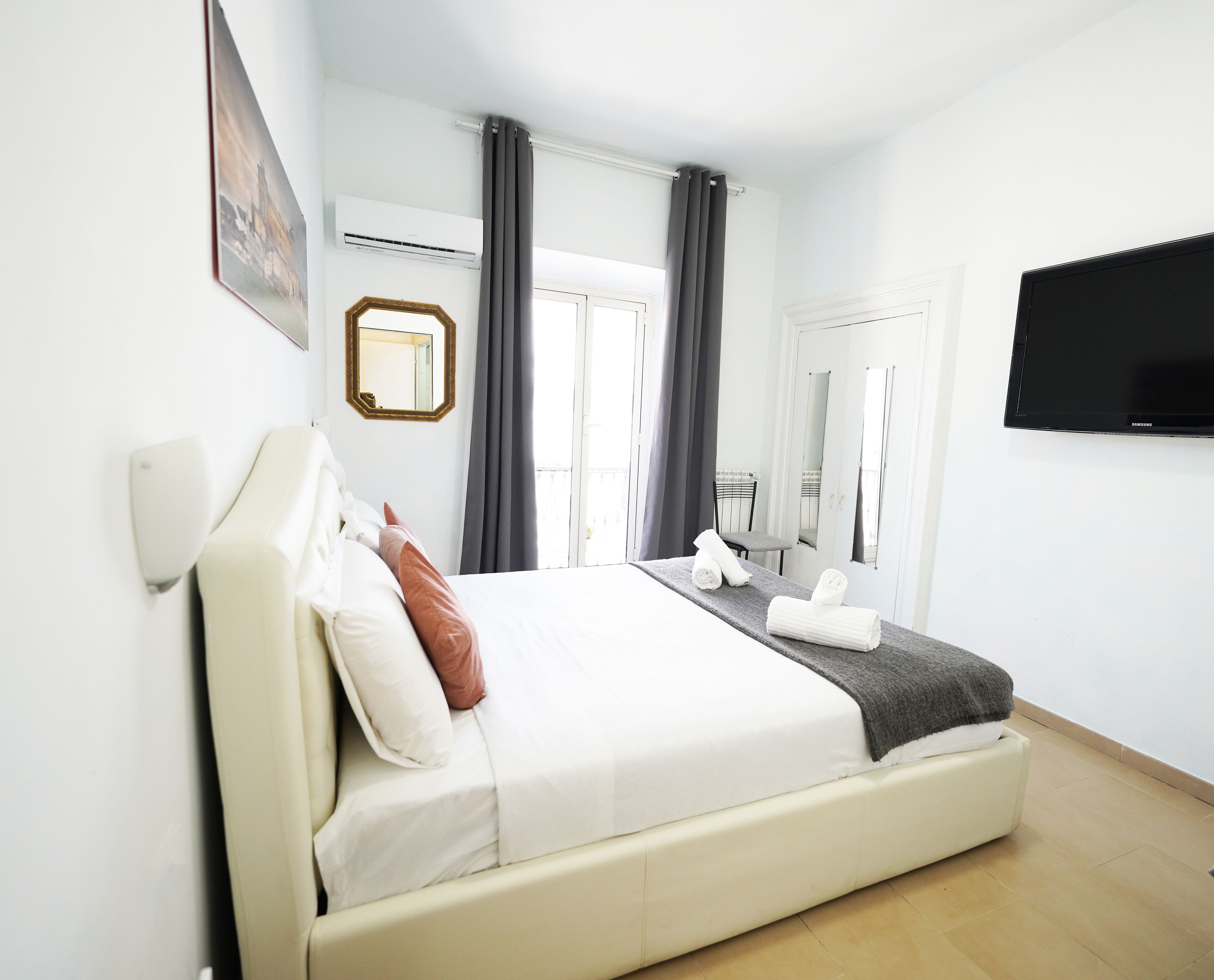 Tremannsrom, balkong | Sengetøy i egyptisk bomull, minibar, safe på rommet og skrivebord