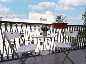 Standard Double Room, Balcony | Living area | TV - Key Rome Center (Rome)