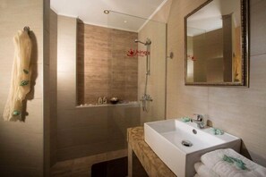 Shower, hair dryer, towels - King's Village Apartments (Hersonissos)