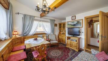 Apartment, 3 Bedrooms | Living room | TV