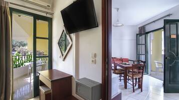 Standard Quadruple Apartment Pool View | 1 bedroom, desk, free WiFi, bed sheets