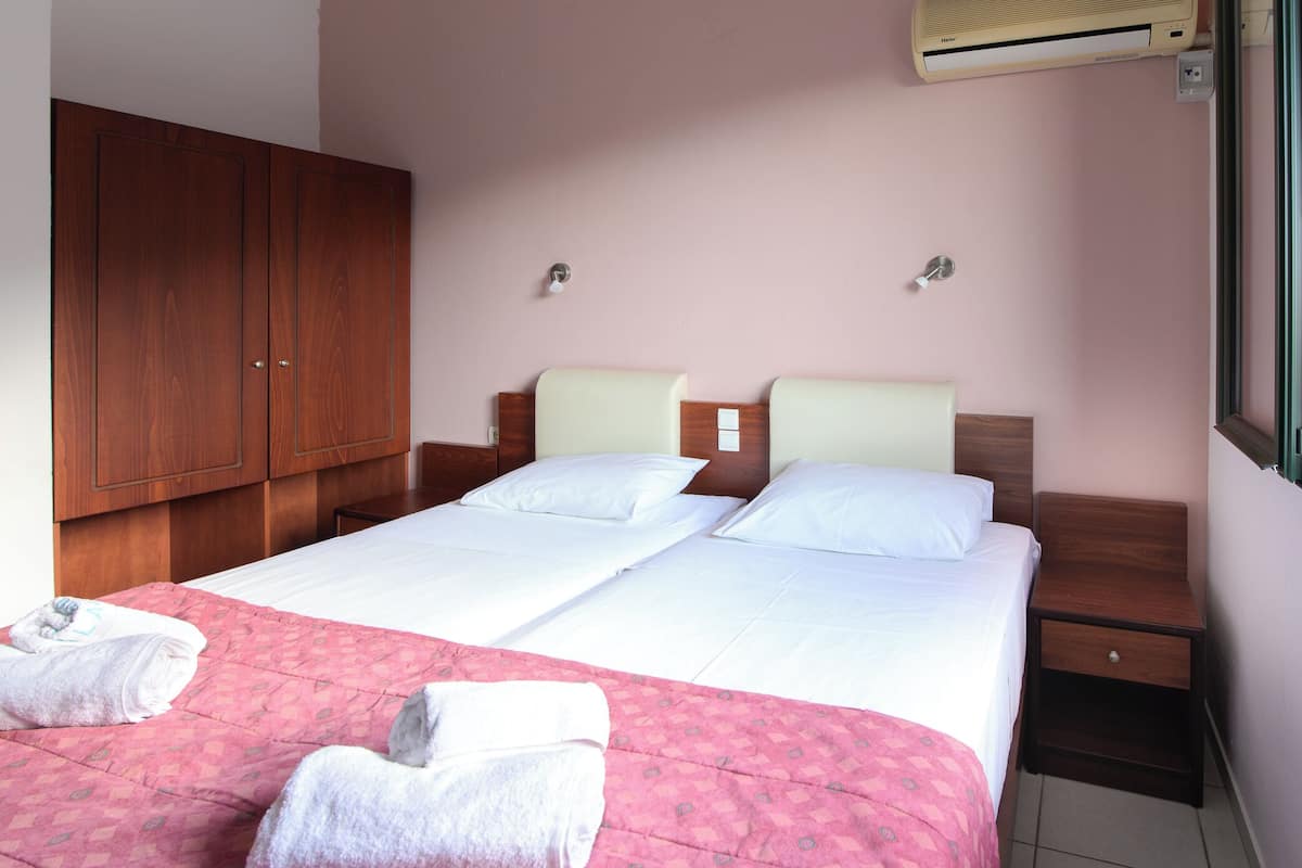 1 slaapkamer, een bureau, gratis wifi, beddengoed