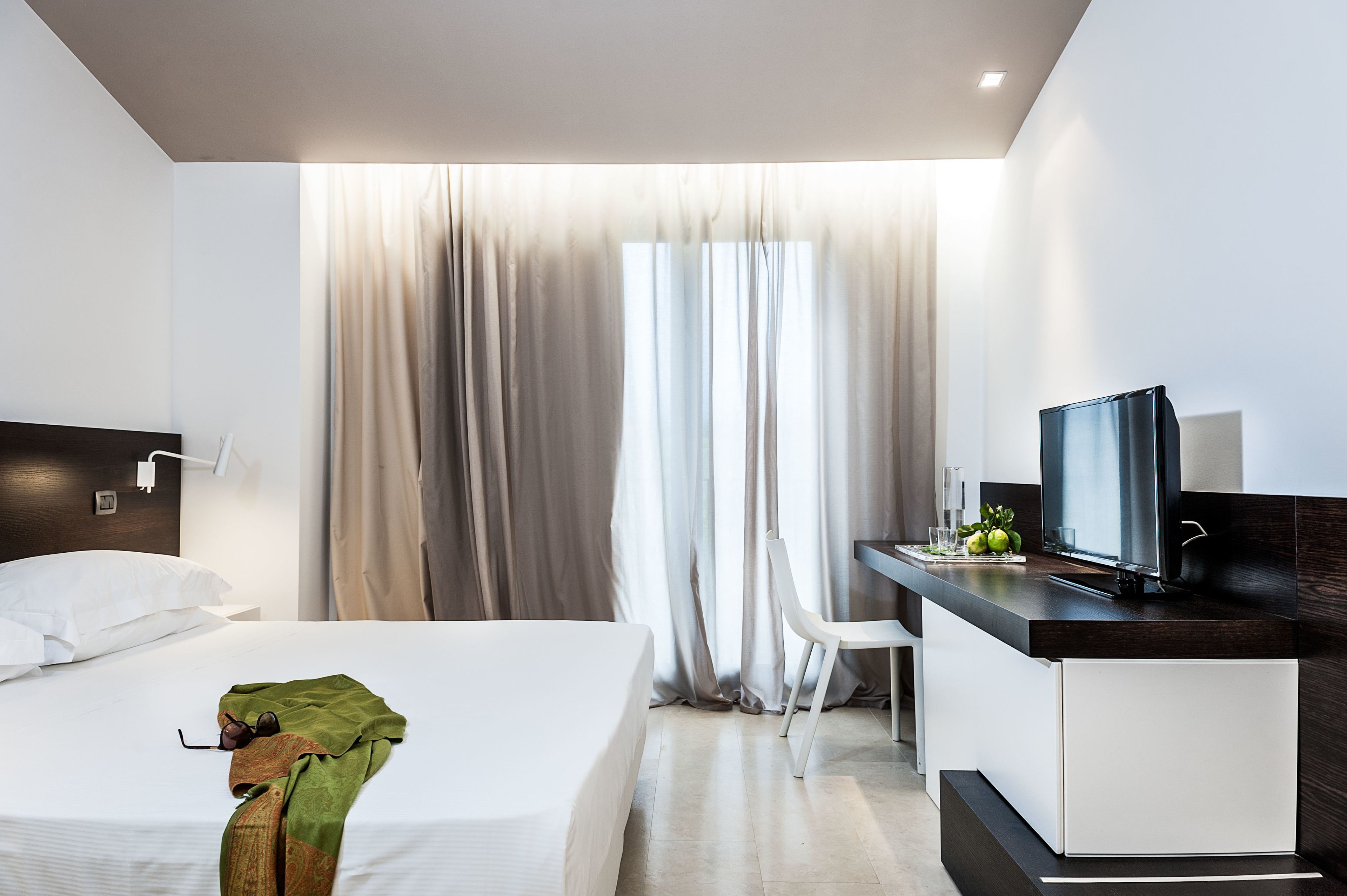 Hochwertige Bettwaren, Minibar, Zimmersafe, Schreibtisch