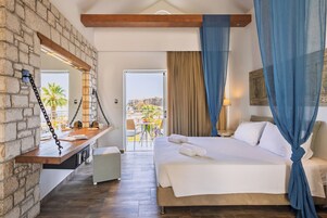 KNIGHT | In-room safe, free WiFi, bed sheets