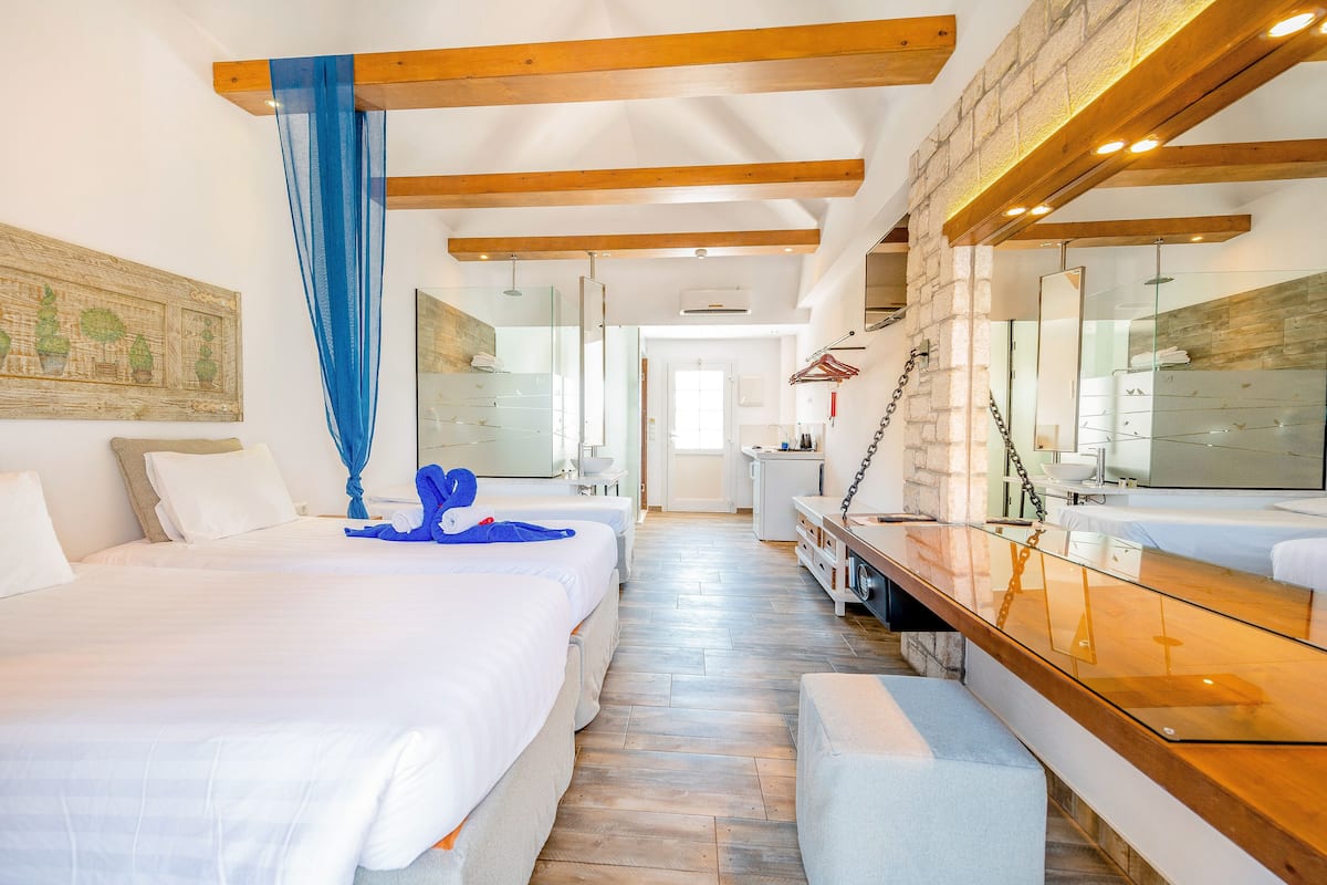 knight | in-room safe, free wifi, bed sheets