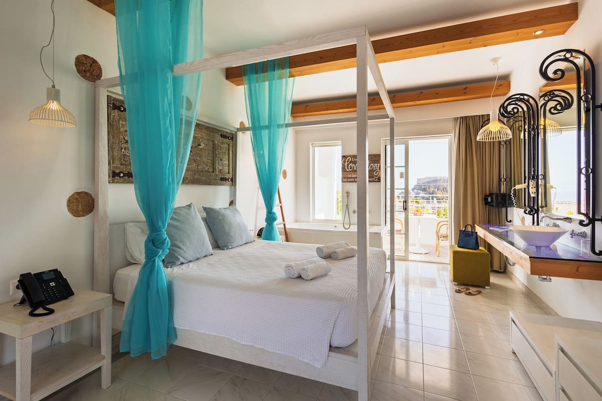 HEART | 1 bedroom, in-room safe, free WiFi, bed sheets