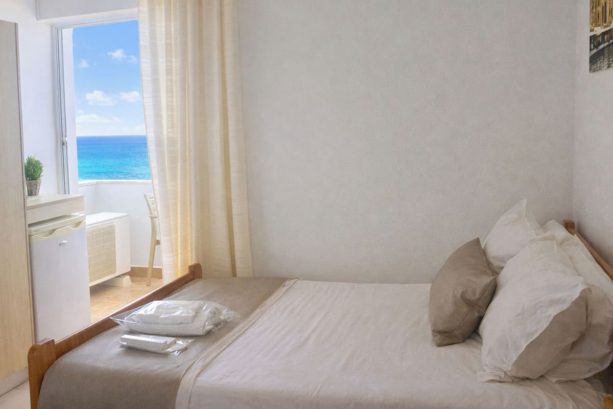 Single Room, Sea View | Premium bedding, in-room safe, free WiFi, bed sheets