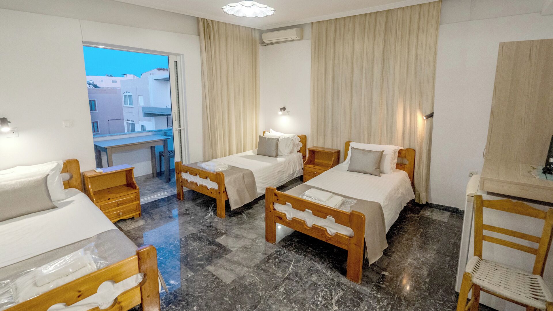 Premium bedding, in-room safe, free WiFi, bed sheets