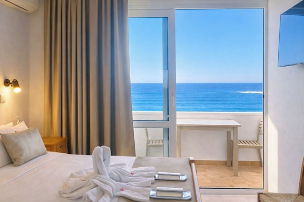 Kamar Double Superior, pemandangan laut | Seprai premium, brankas, Wi-Fi gratis, dan seprai linen