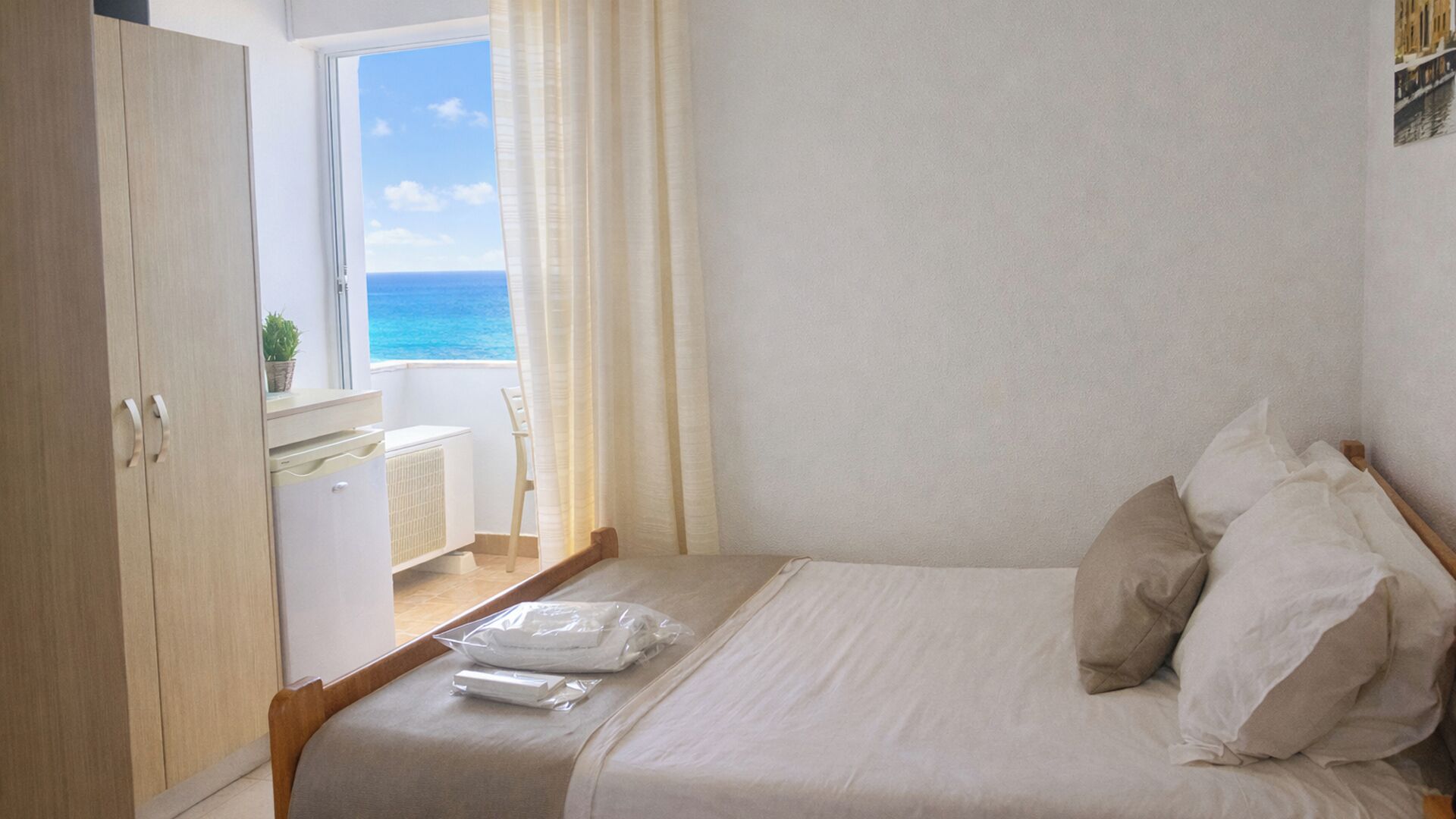 Single Room, Sea View | Premium bedding, in-room safe, free WiFi, bed sheets