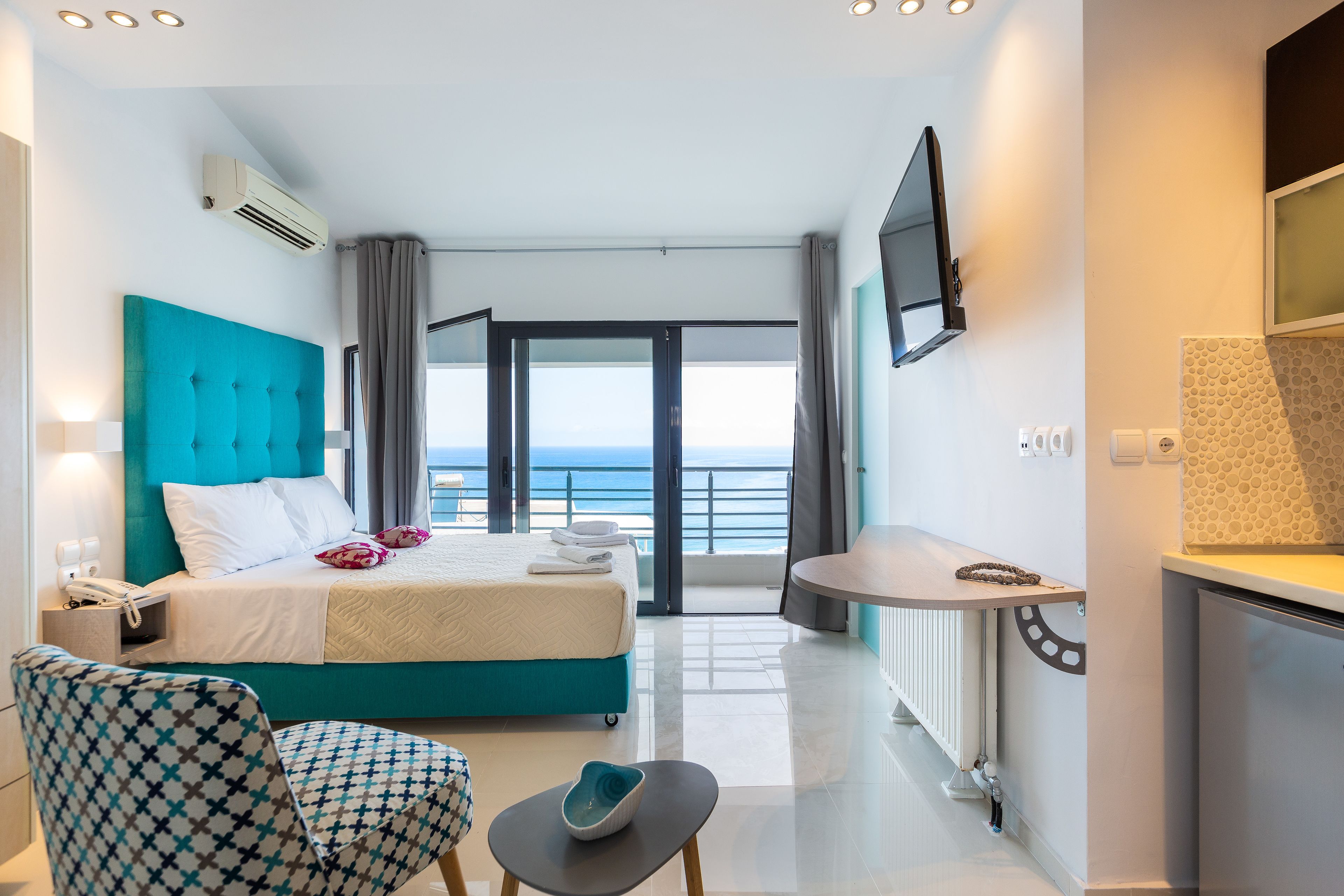Luxury Studio Suite (VIP) | Soundproofing, iron/ironing board, free WiFi, bed sheets
