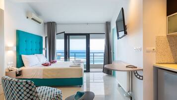 Luxury Studio Suite (VIP) | Soundproofing, iron/ironing board, free WiFi, bed sheets