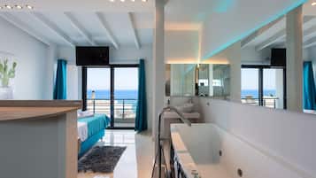 Luxury Studio Suite (VIP) | Soundproofing, iron/ironing board, free WiFi, bed sheets
