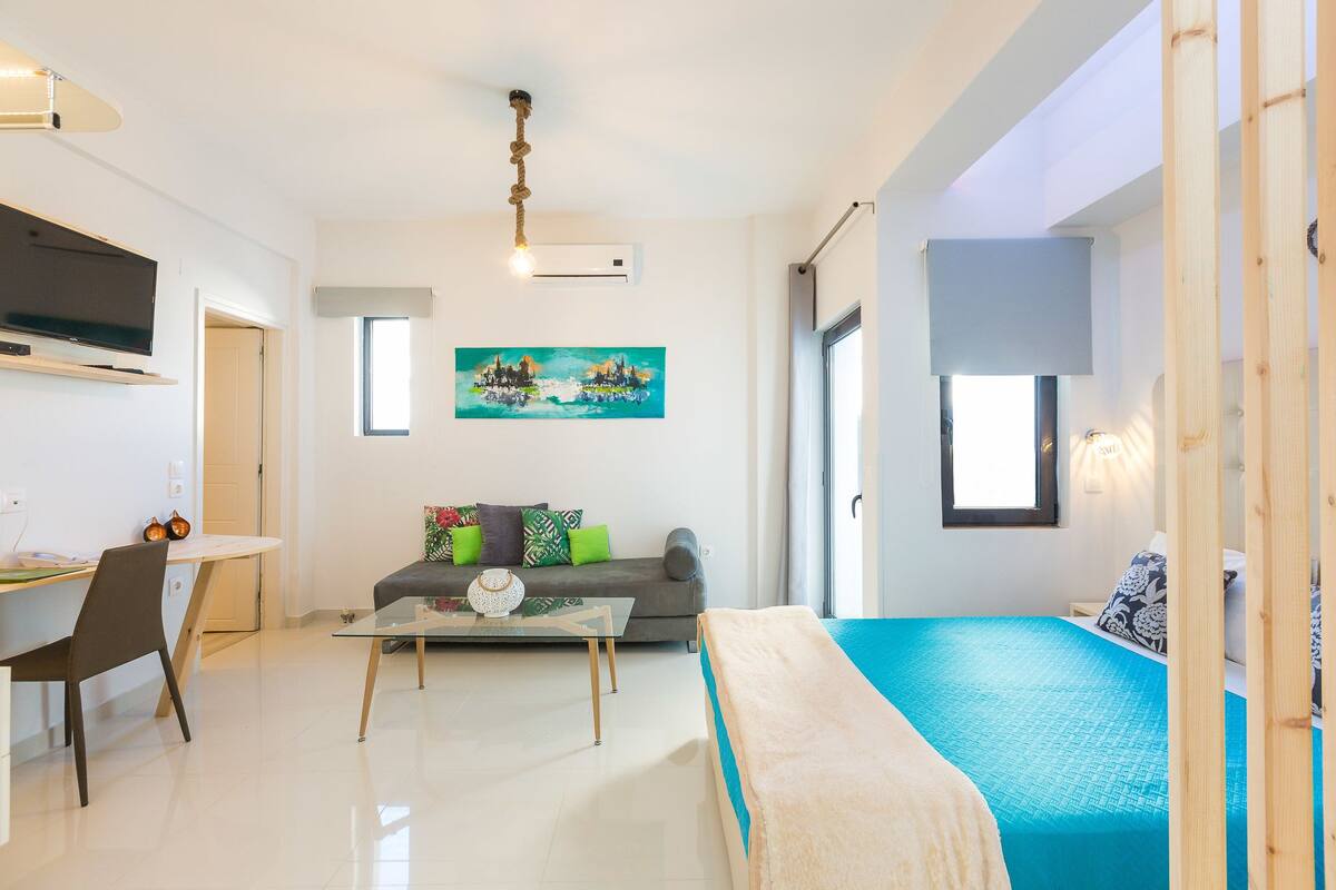 Standard Room (3 Guests) | Soundproofing, iron/ironing board (on request), WiFi (free), bed sheets