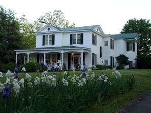 Exterior - Inn On Poplar Hill (Orange)