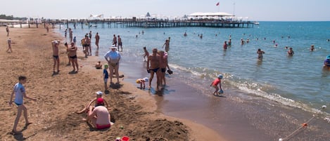 Privéstrand vlakbij, een gratis shuttleservice van/naar het strand